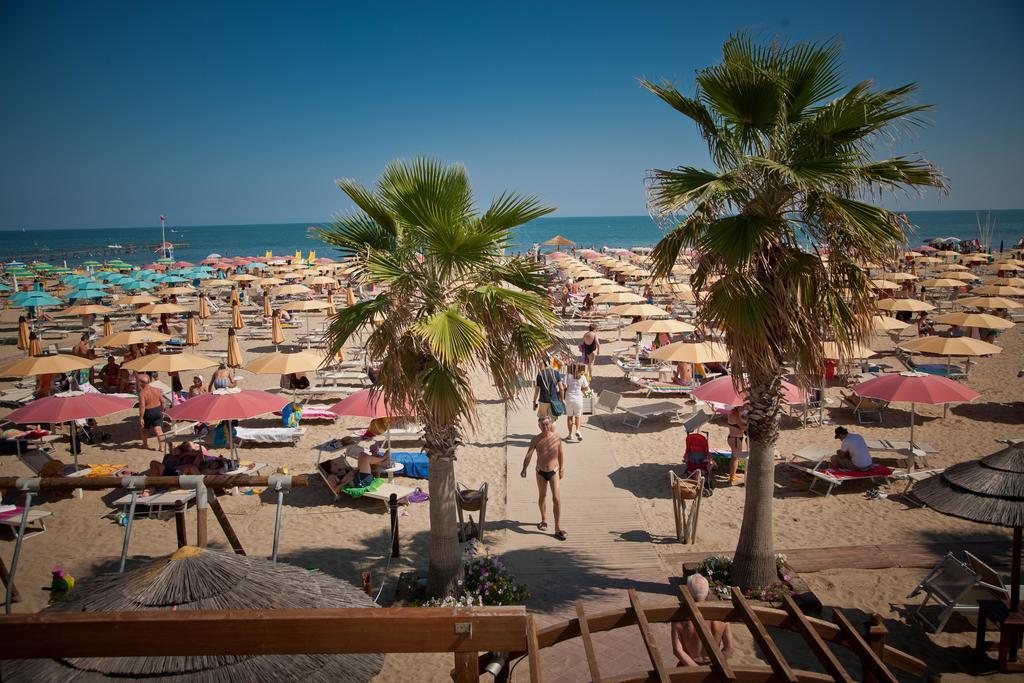 Hotel Aurea Rimini Exterior photo