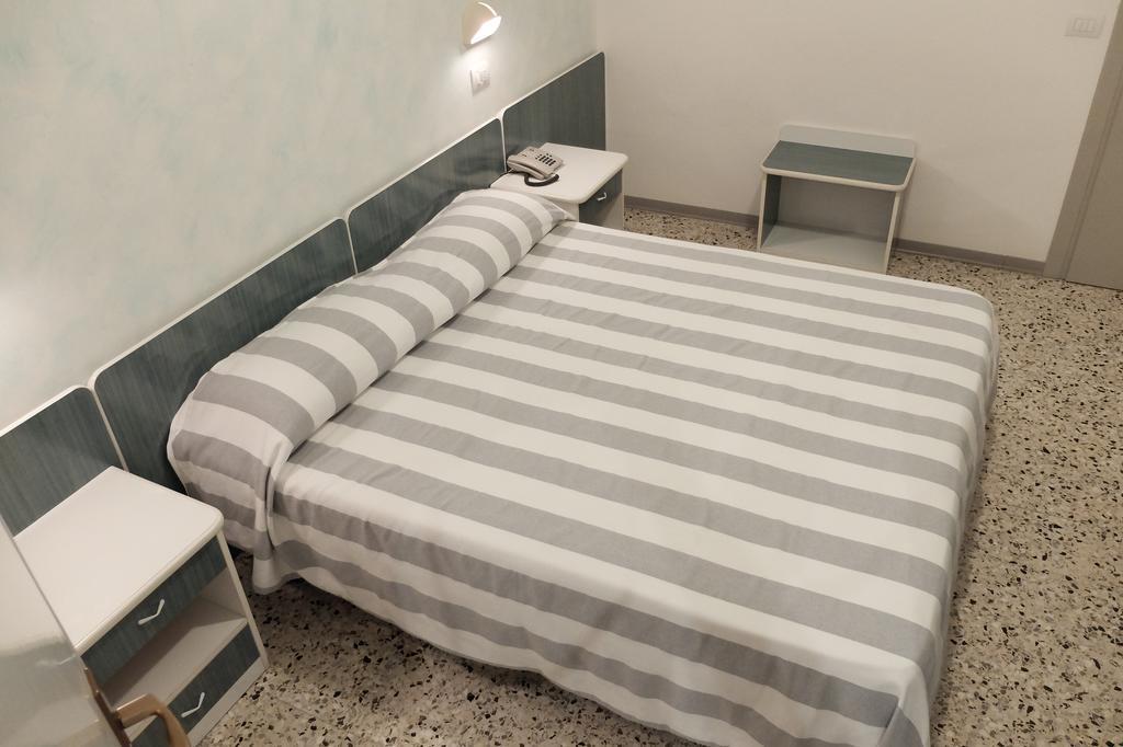 Hotel Aurea Rimini Exterior photo