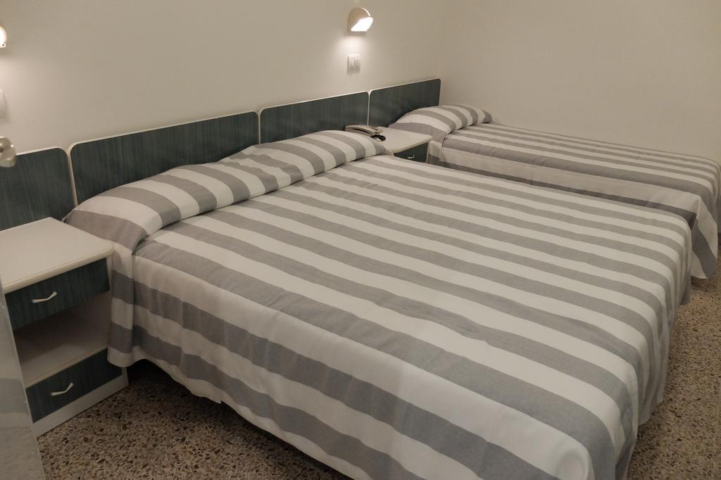 Hotel Aurea Rimini Exterior photo